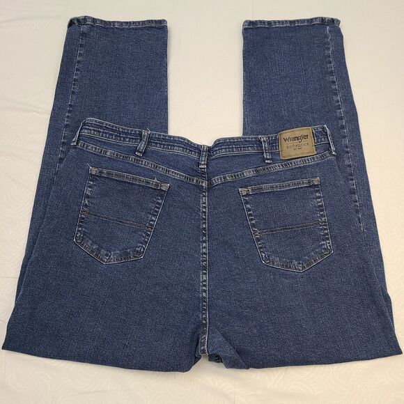 Wrangler Mens StretchJeans Size 40x32 Regular Fit Medium Wash Blue Denim Pockets - Picture 1 of 14